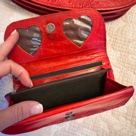 Red Embossed Leather Crossbody Bag and Wallet Set - Picture 5 of 11